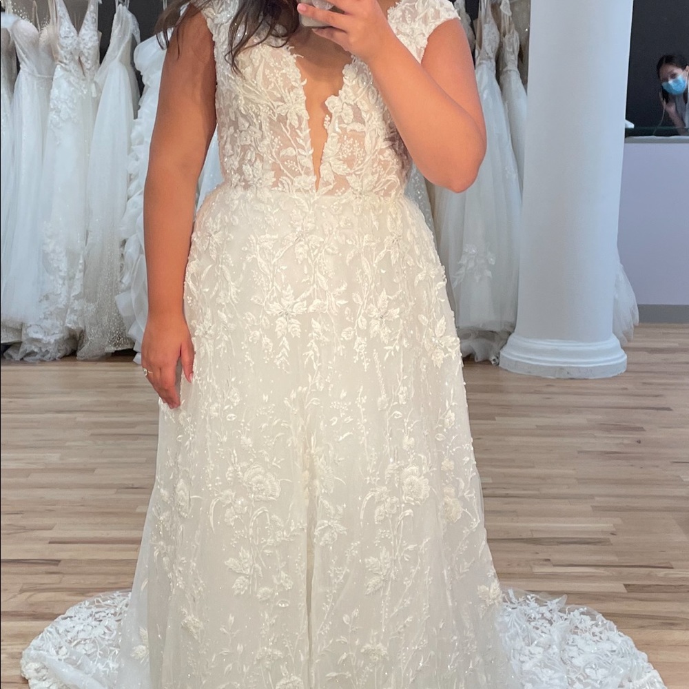 Custom Viero bridal wedding gown - worn once - fully cleaned/preserved